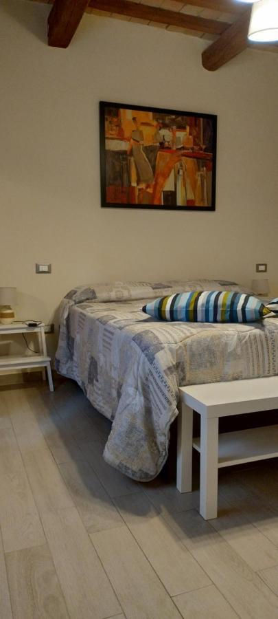 Sotto L'Ulivo Bed & Breakfast Mondavio Стая снимка